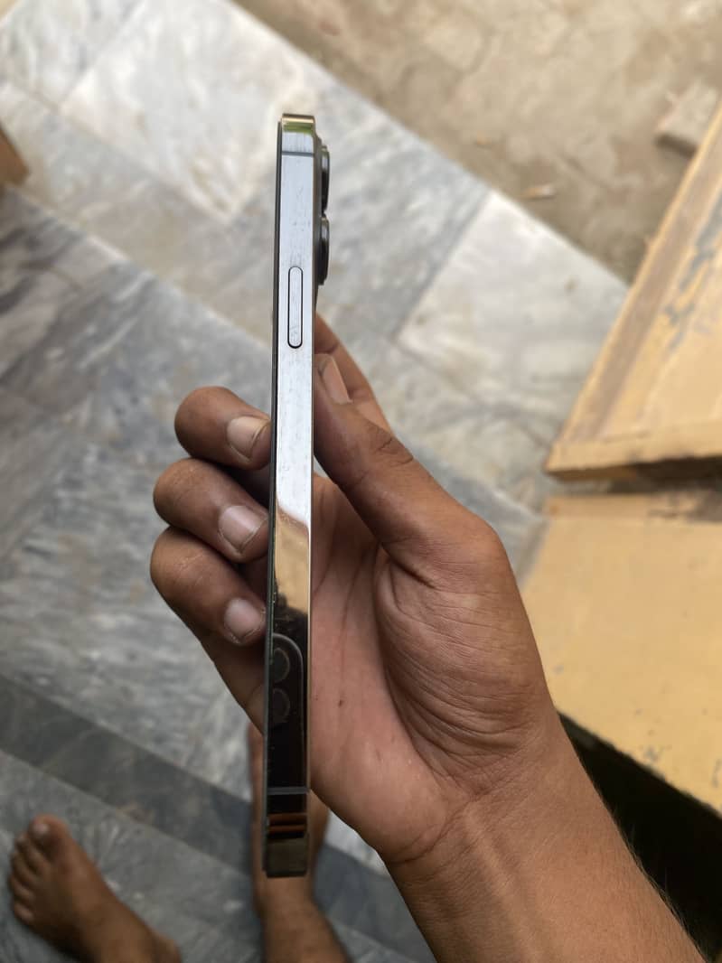 Mobile iPhone 13 pro Max 4