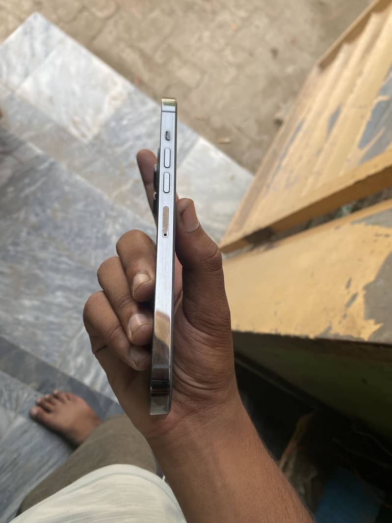 Mobile iPhone 13 pro Max 5