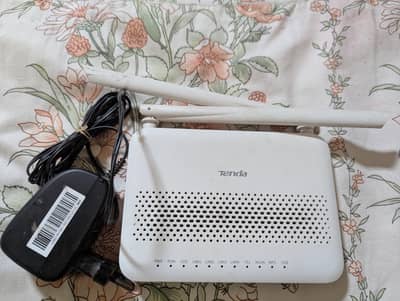 Tenda HG6 N300 Fiber GPON ONT Router with Adapter – Working Condition