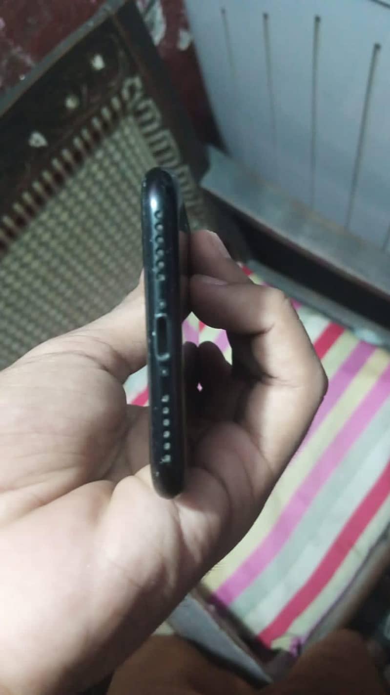 Apple iPhone 7 0