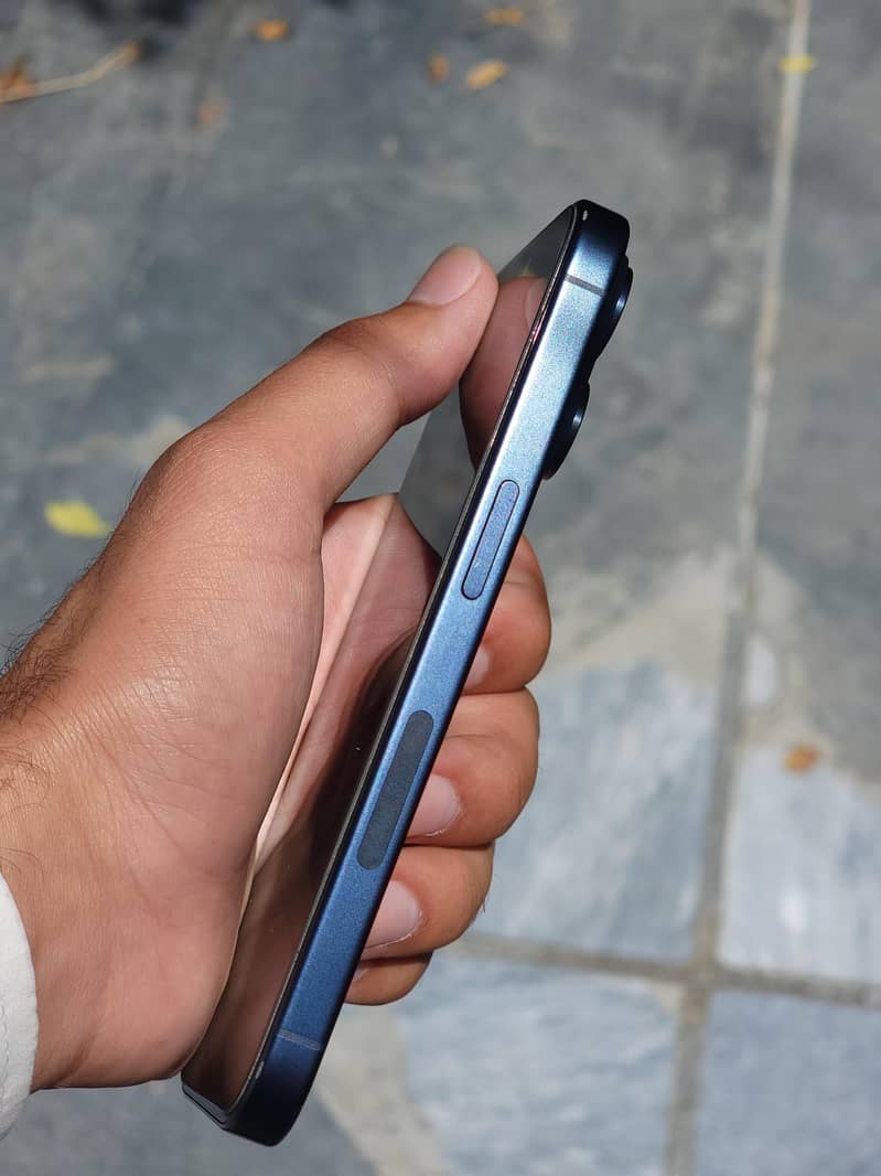 Apple iPhone 15 Pro 3