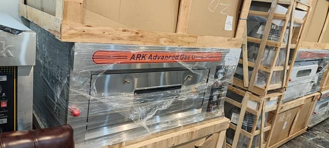 pizza oven imported/ deep fryer/ hot plate/ topping table/ dough mixer