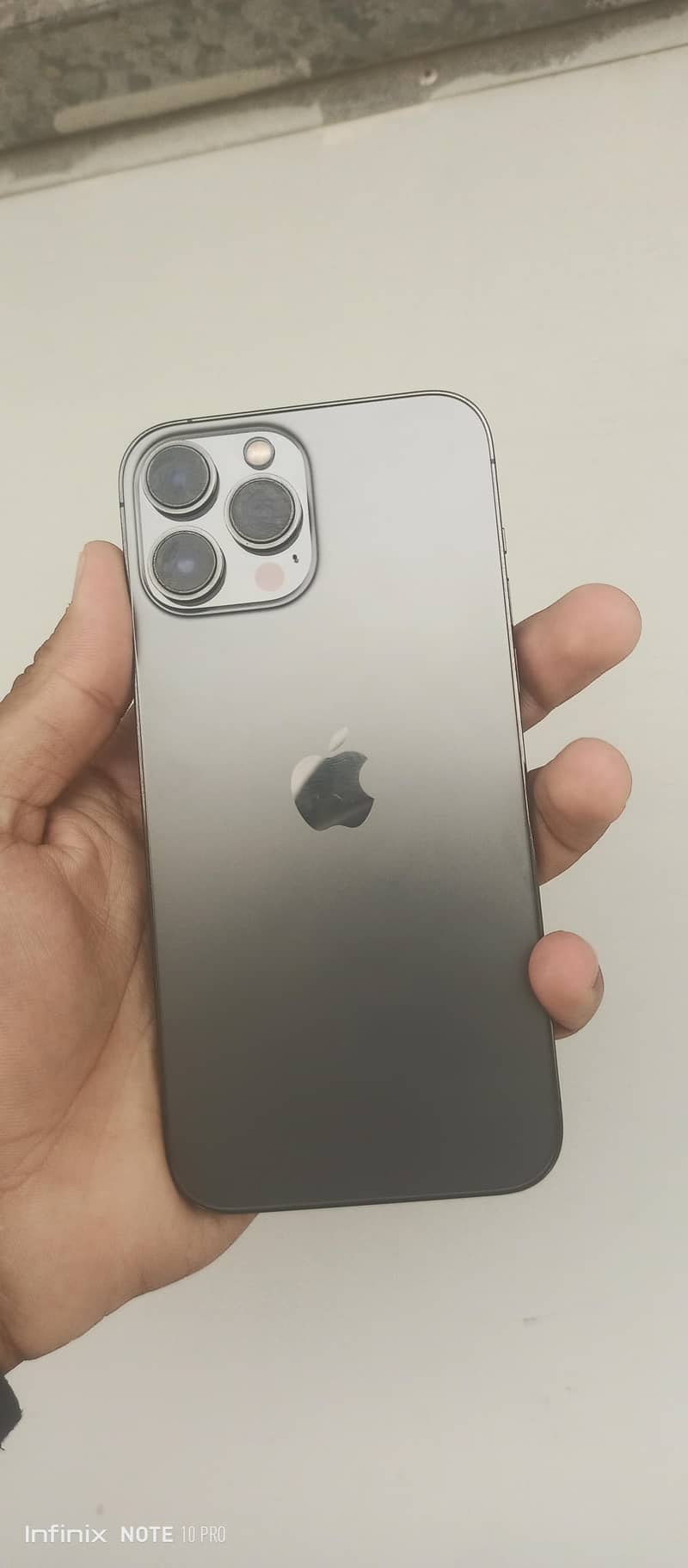 Apple iPhone 13 Pro Max 1