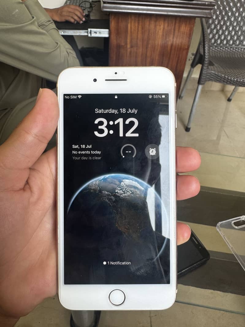 Apple iPhone 8 Plus 1