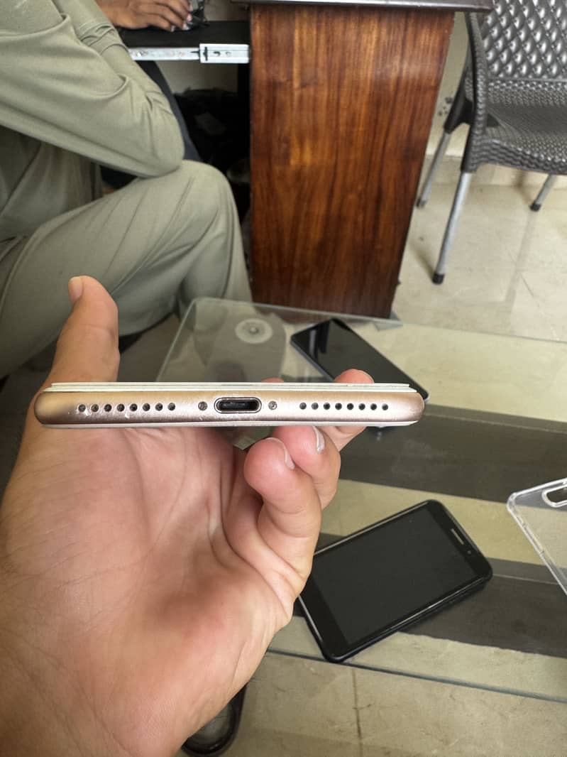 Apple iPhone 8 Plus 3