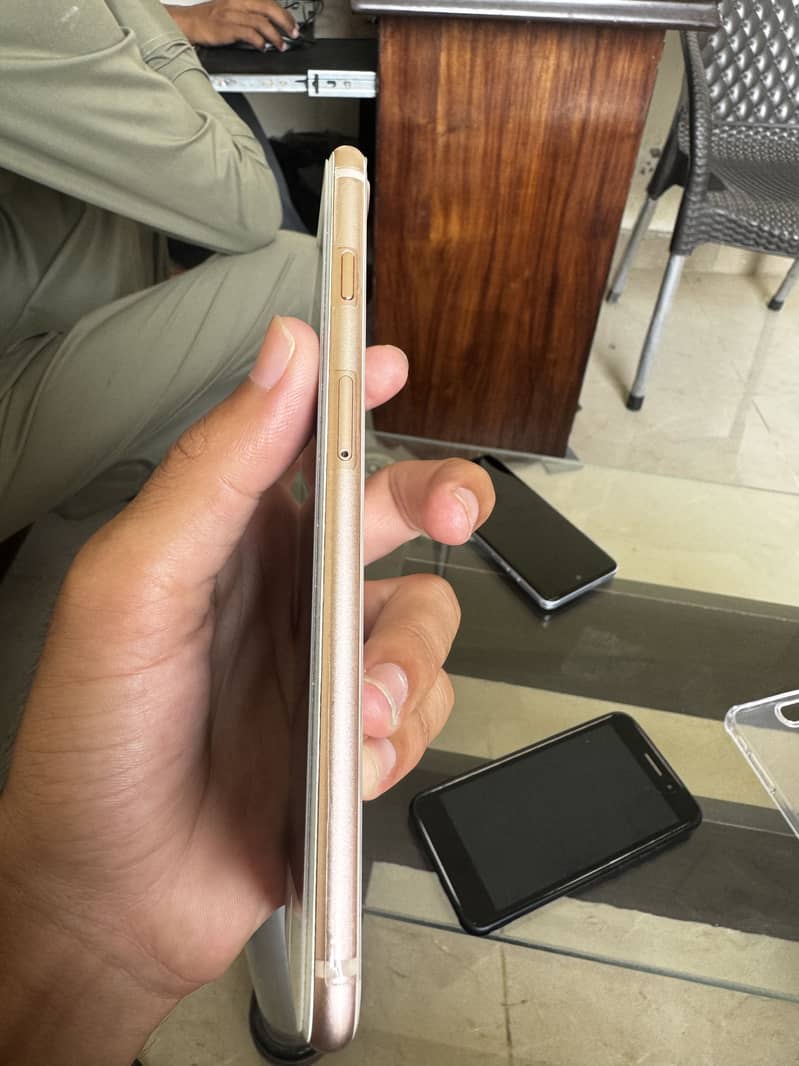 Apple iPhone 8 Plus 4