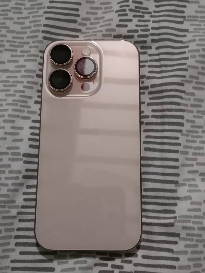 Apple iPhone 16 Pro 0