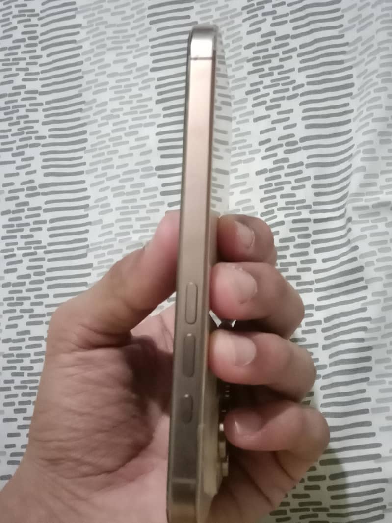 Apple iPhone 16 Pro 5