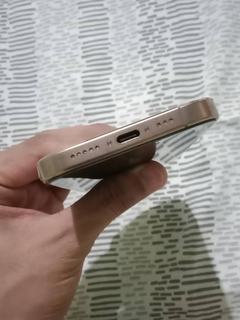 Apple iPhone 16 Pro 6