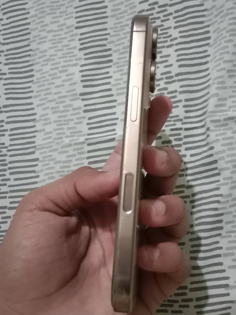 Apple iPhone 16 Pro 7