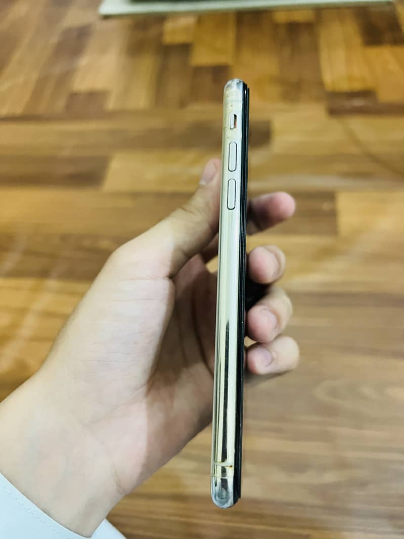 Apple iPhone X 3