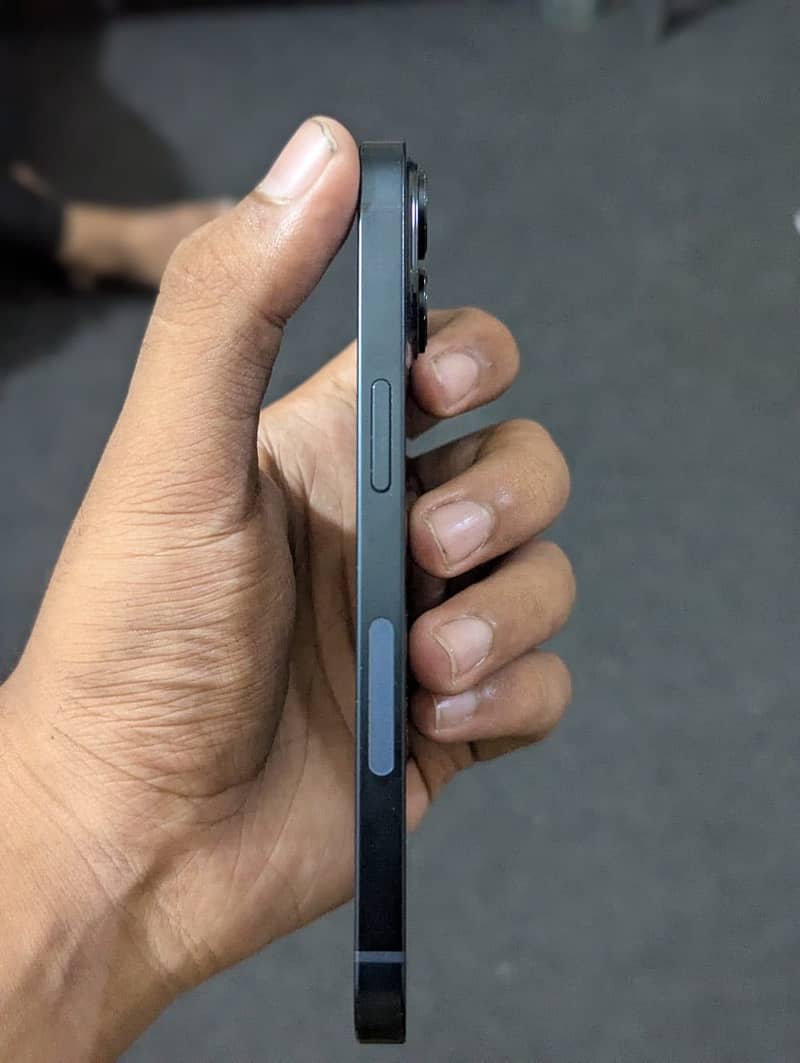Apple iPhone 14 3