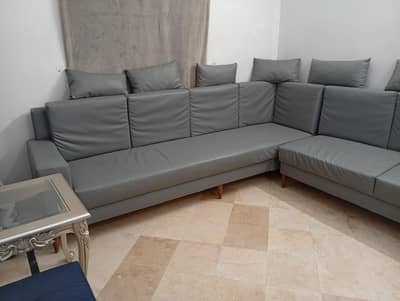 7 seater L-Shaped leather sofa excellent brand new condition