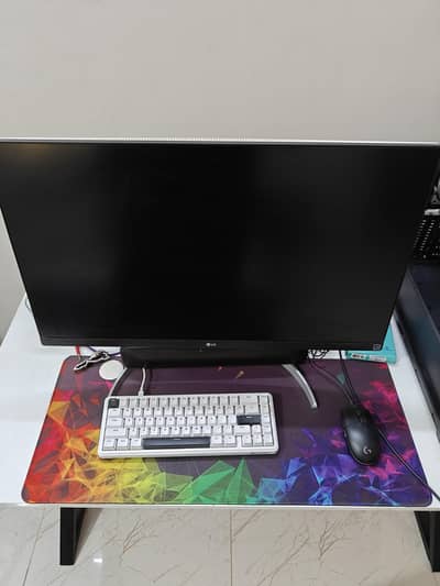 LG 27UP650-W 27” 4K UHD IPS Monitor