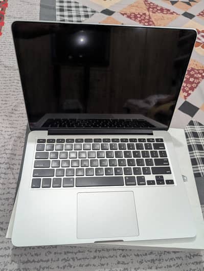 Macbook Pro 2014 i5 8/256 with Box