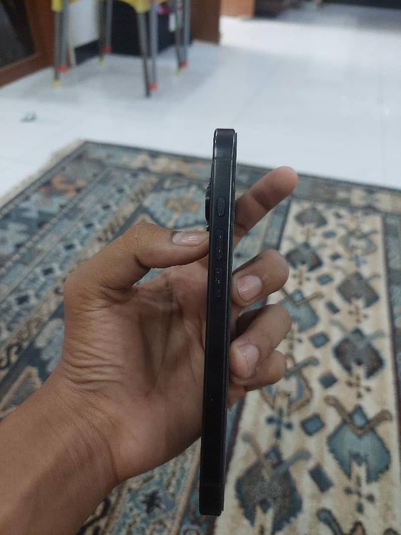 Apple iPhone 16 Pro 4