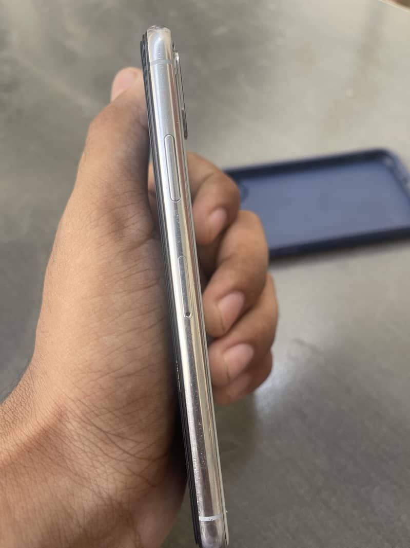 Apple iPhone X 5
