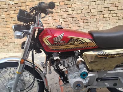 Honda 125 Sulf start Gold Edition