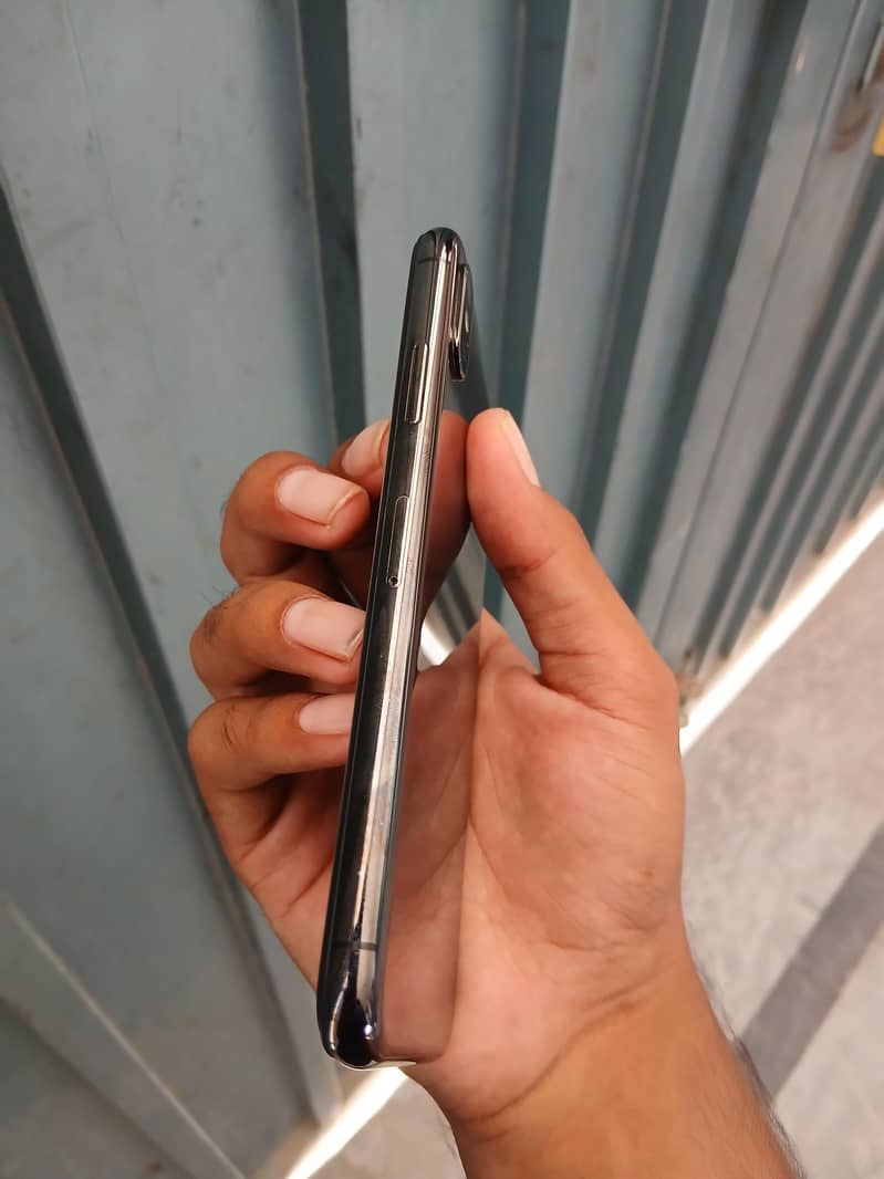 Apple iPhone X 3