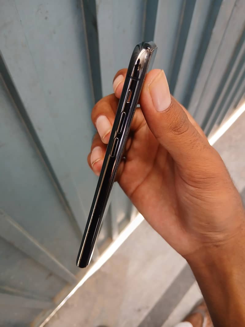 Apple iPhone X 5