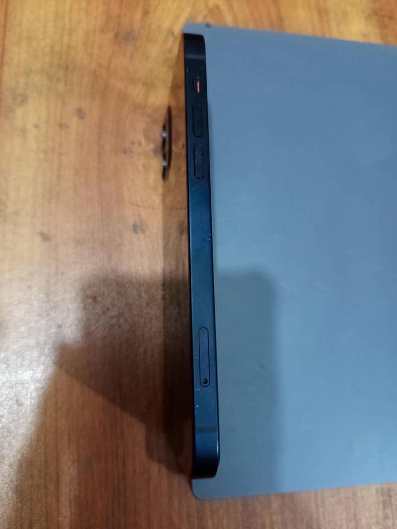 Apple iPhone 12 4