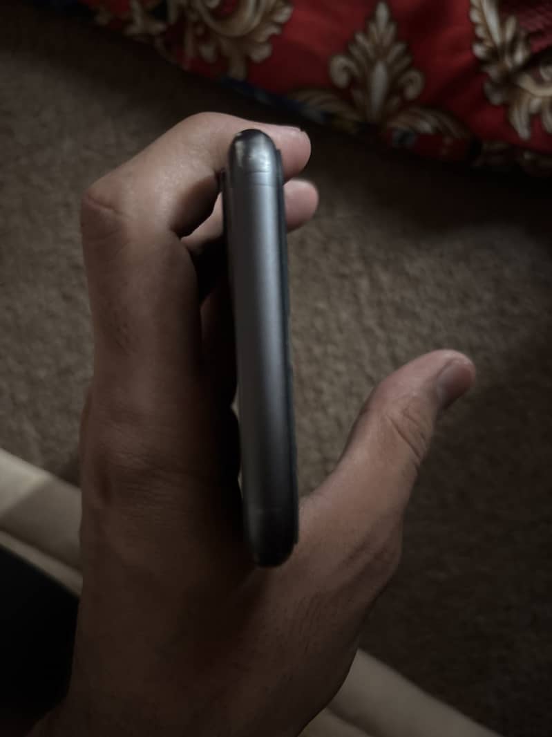 Apple iPhone 11 3