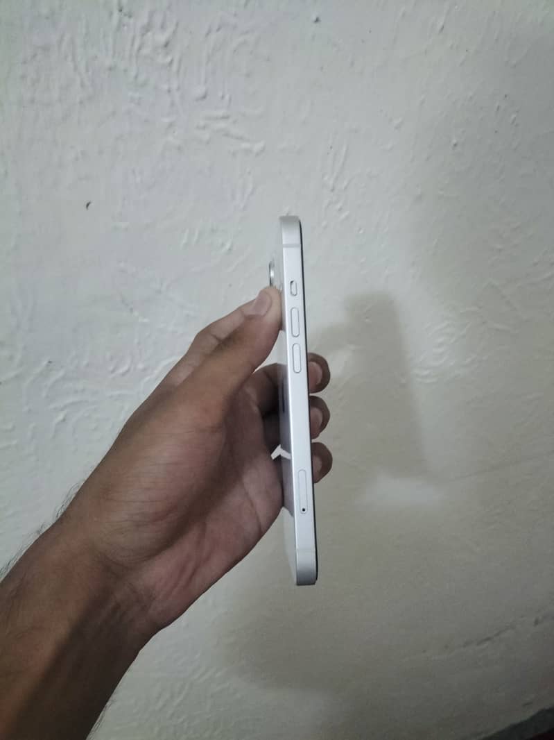 Apple iPhone 13 2