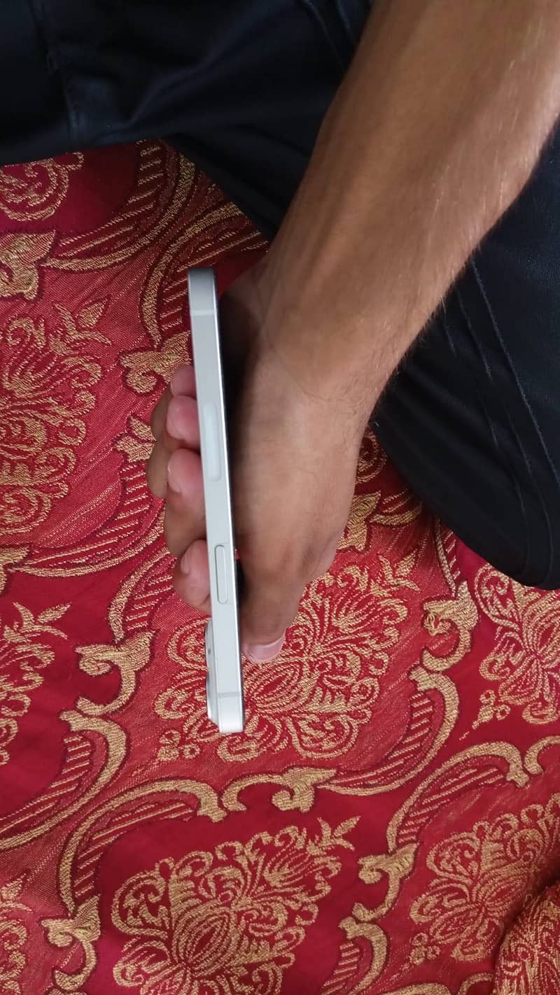 Apple iPhone 14 3