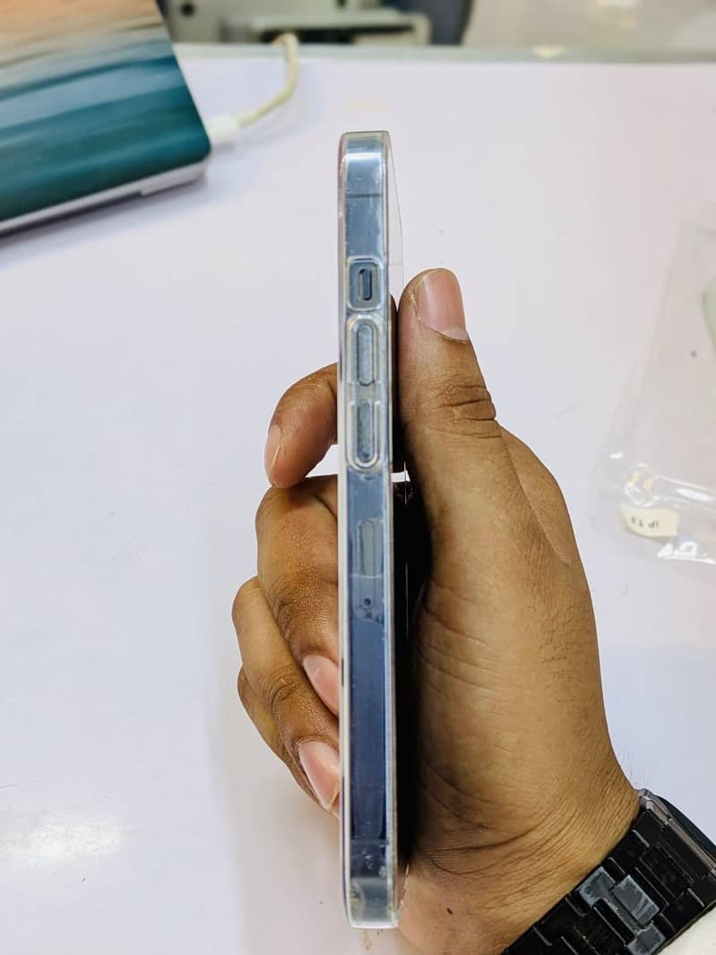 Apple iPhone 13 Pro 4