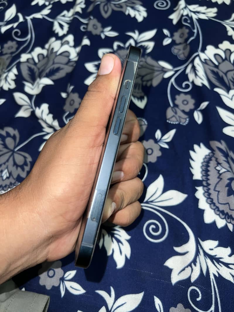 Apple iPhone 13 3