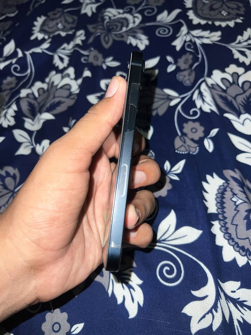Apple iPhone 13 4
