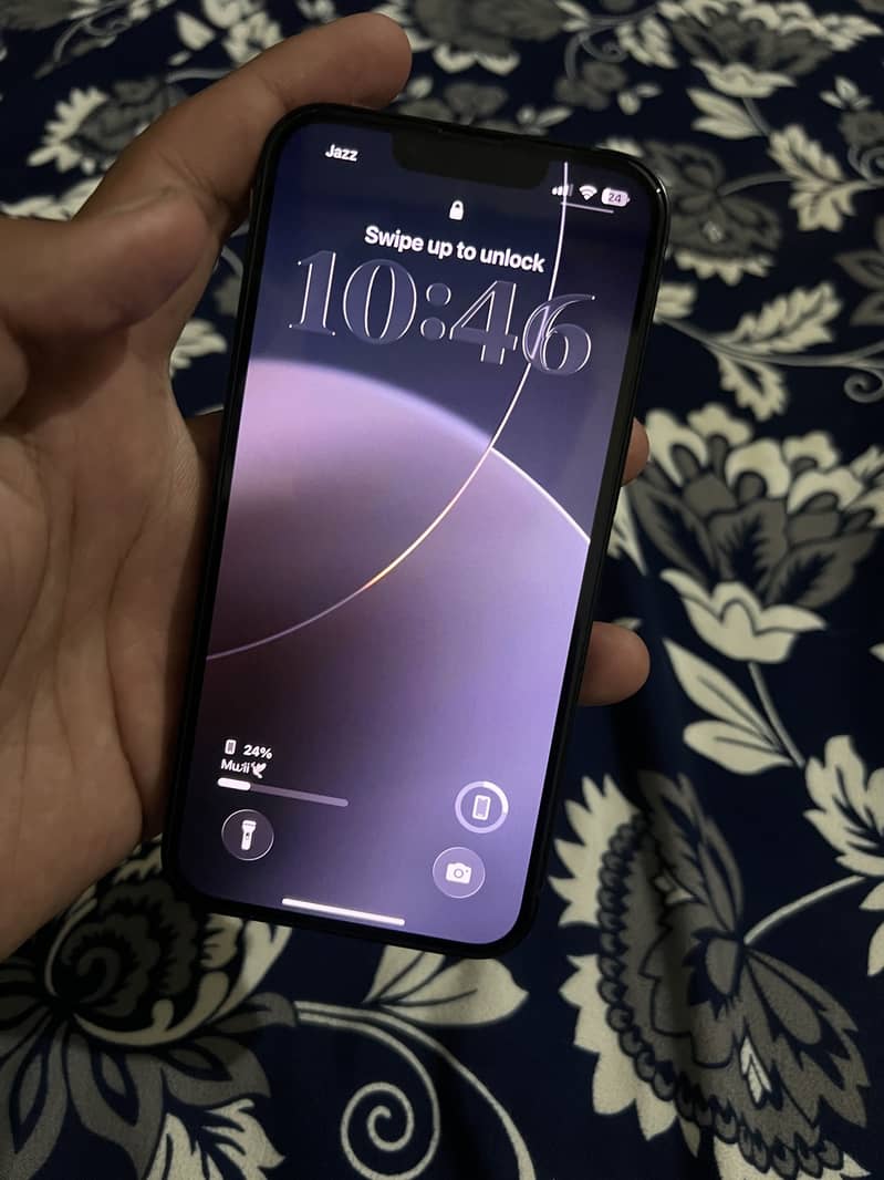 Apple iPhone 13 5