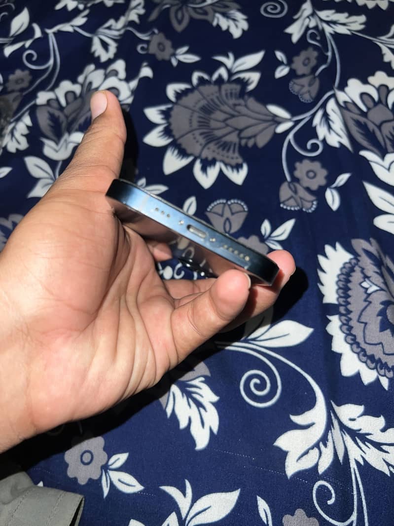 Apple iPhone 13 7