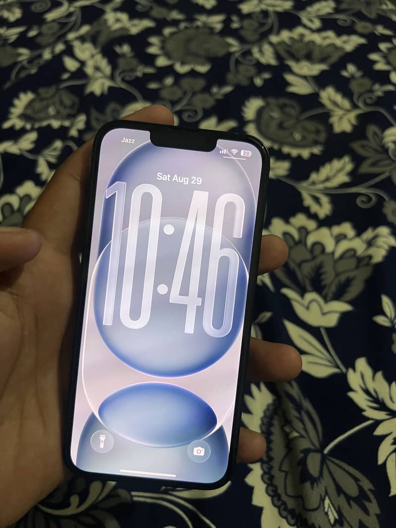 Apple iPhone 13 8