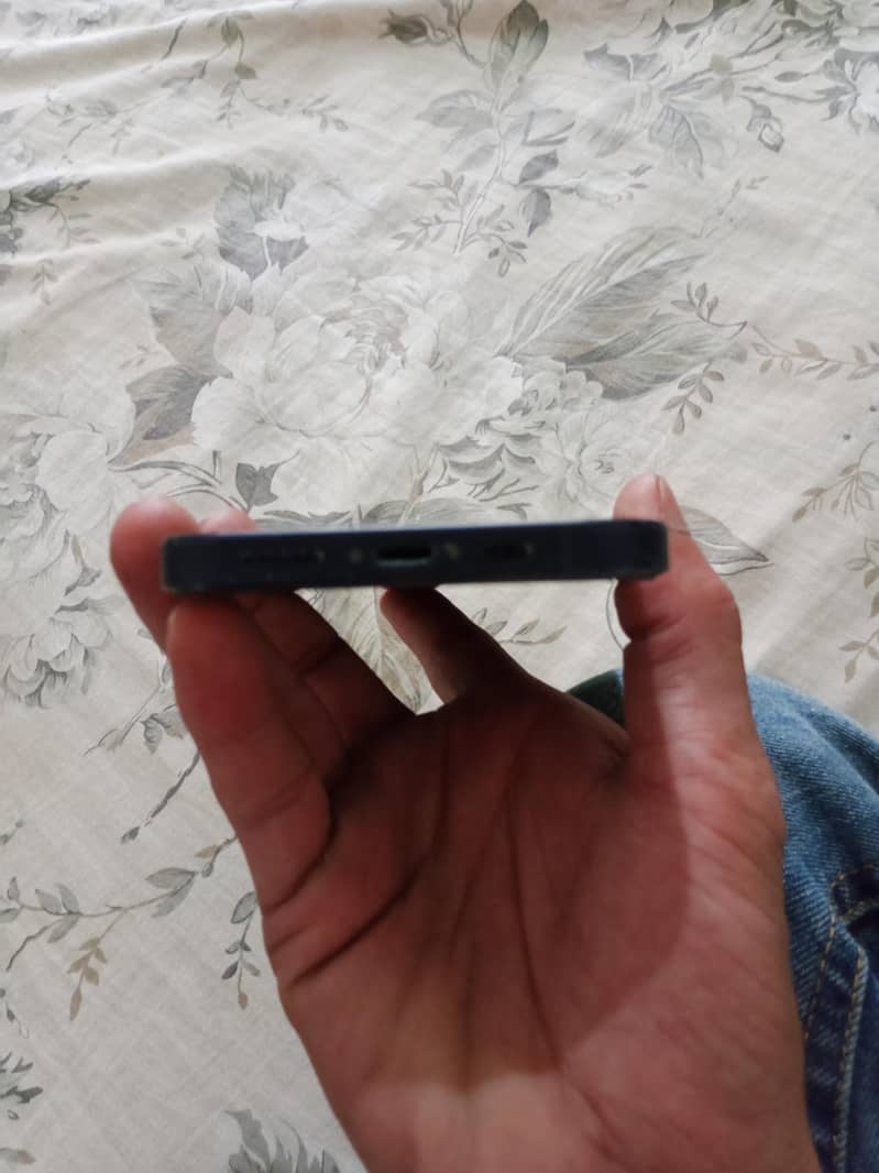 Apple iPhone 12 2