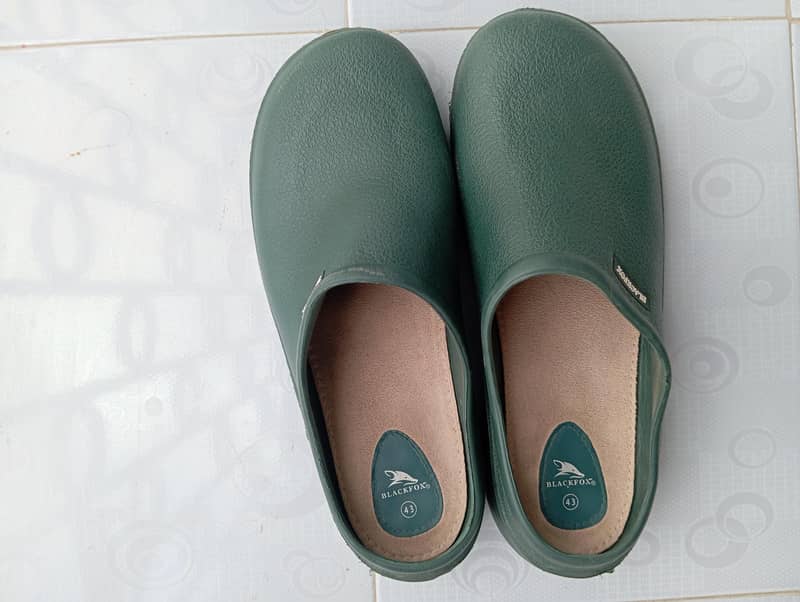 black fox clogs 0