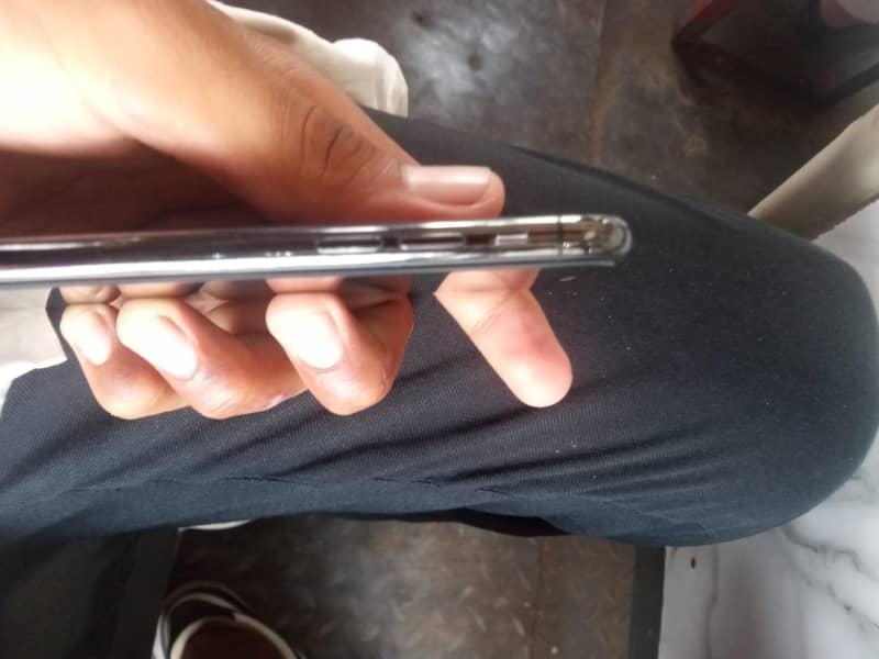 Apple iPhone x 3