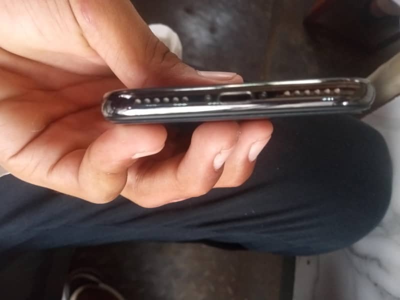 Apple iPhone x 4
