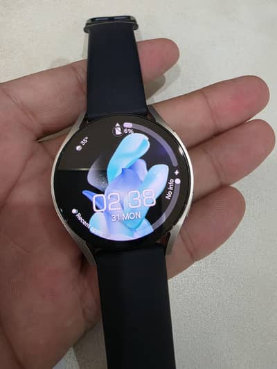 Samsung watch 6 just 25 se 30 cycle used