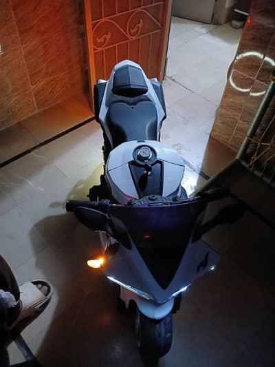 Yamaha R1 Style Kids Electric Heavy Bike - 12V (Good Condition 8/10)