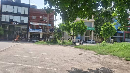 8 Marla Plaza For Sale Rental Income Rs. 4.85 Lac Monthly | 3 Floors | Near Farooq Hospital