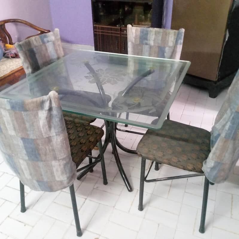 4 seater dining table 0