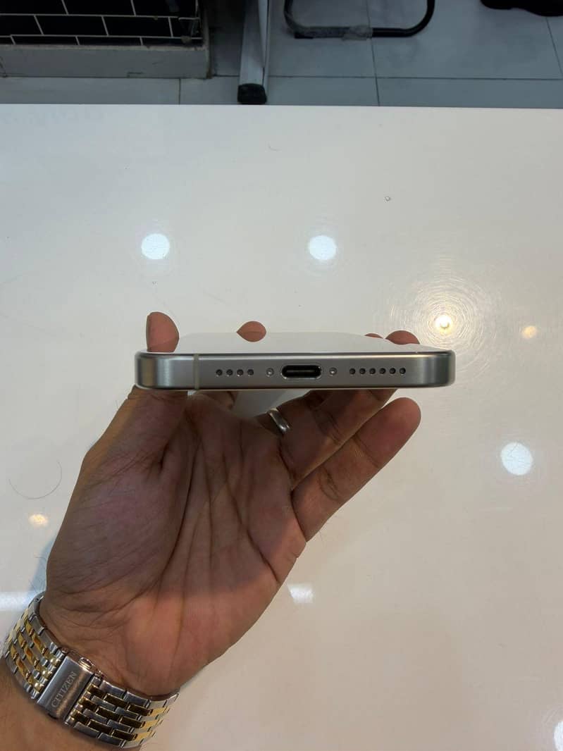 iphone 15 pro max 4