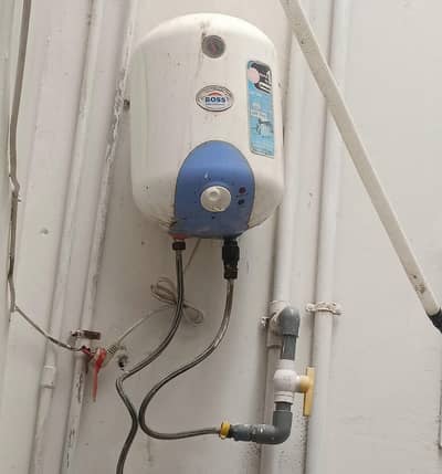 BOSS Electric Storage Geyser – Used 1 Winter – Good Condition
