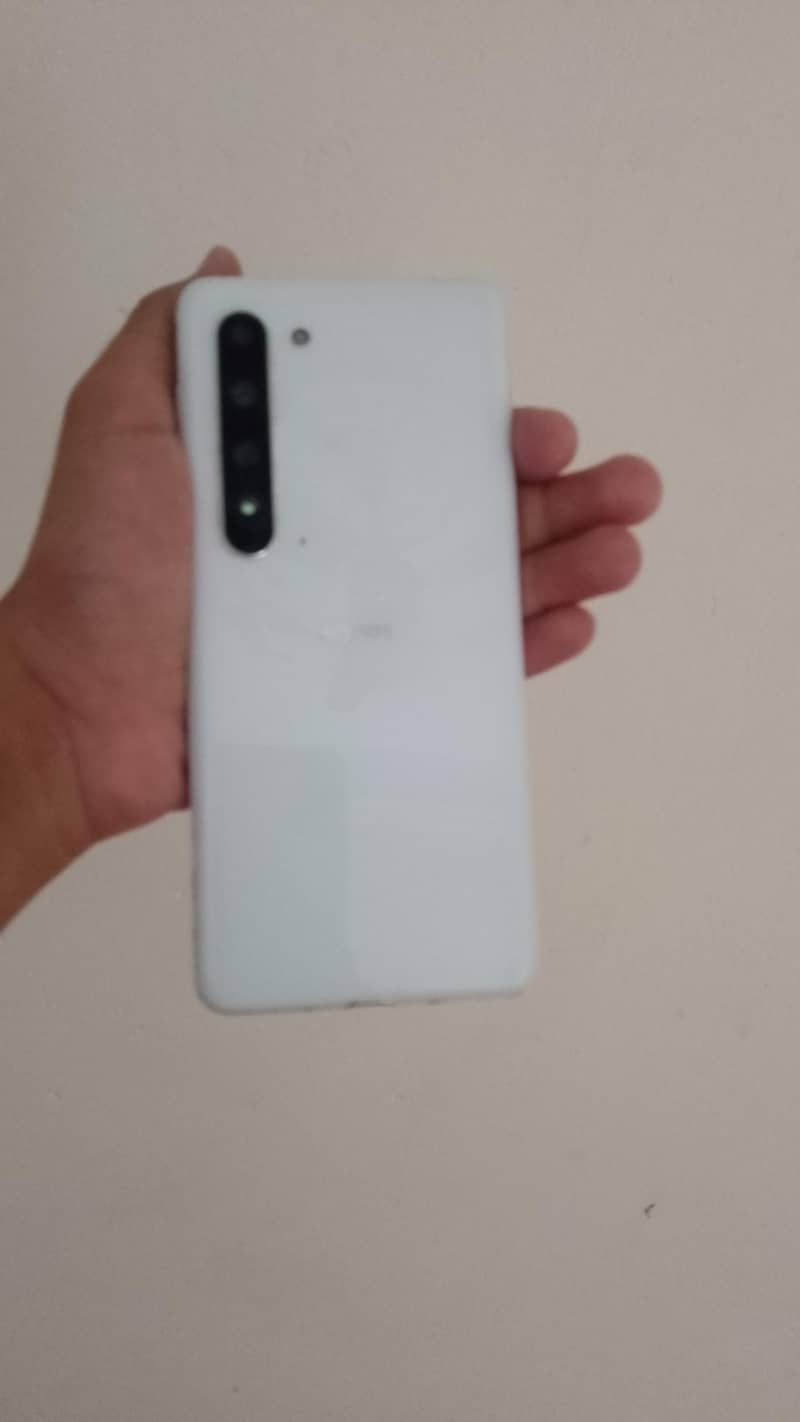 Sharp Aquos R5 0