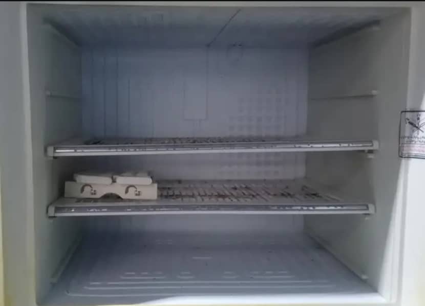DAWLANCE FRIDGE 2