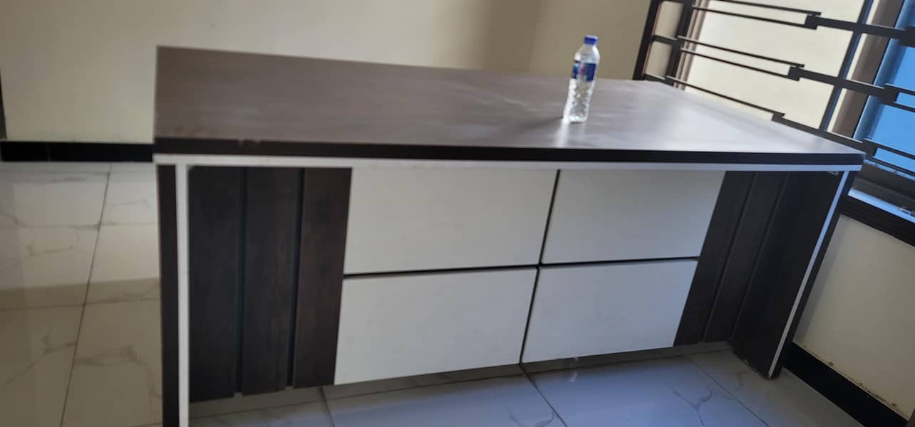 Executive table with side table 1
