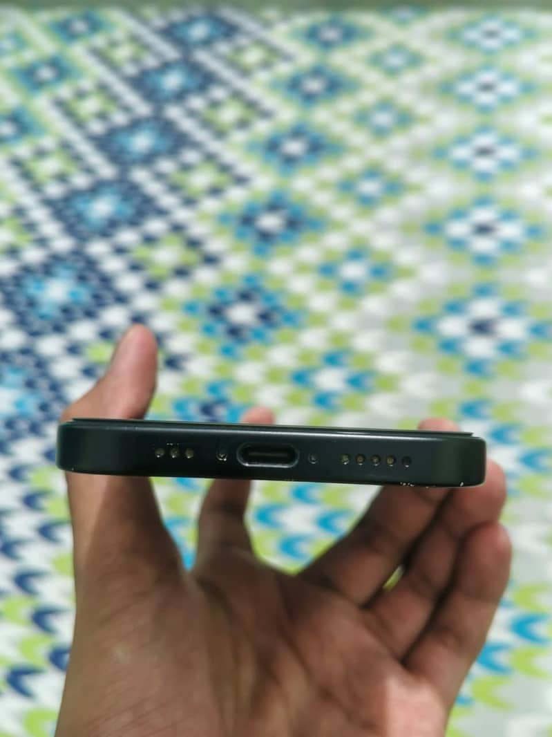 Apple iPhone 15 4