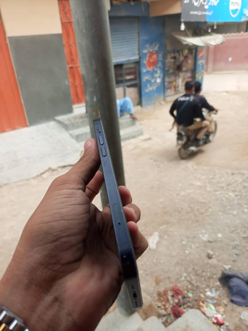 Apple iPhone 12 3