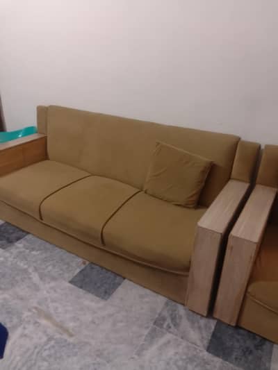 5 seater sofa for sale jga ki waja se sale kr rhy hai
